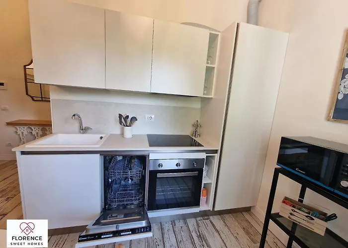 Mirko With Free Parking By Florence Sweet Homes